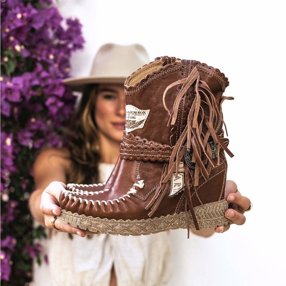 El Vaquero Arya Maryam fringed leather boots BNIB